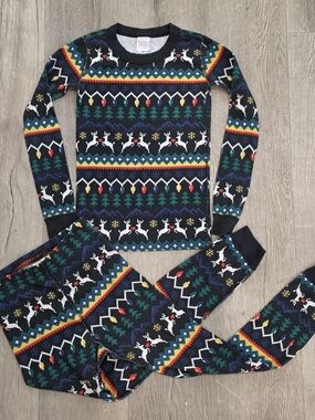 Hanna Andersson Christmas Holiday Reindeer Pajama Set with Multicolor Accents 10